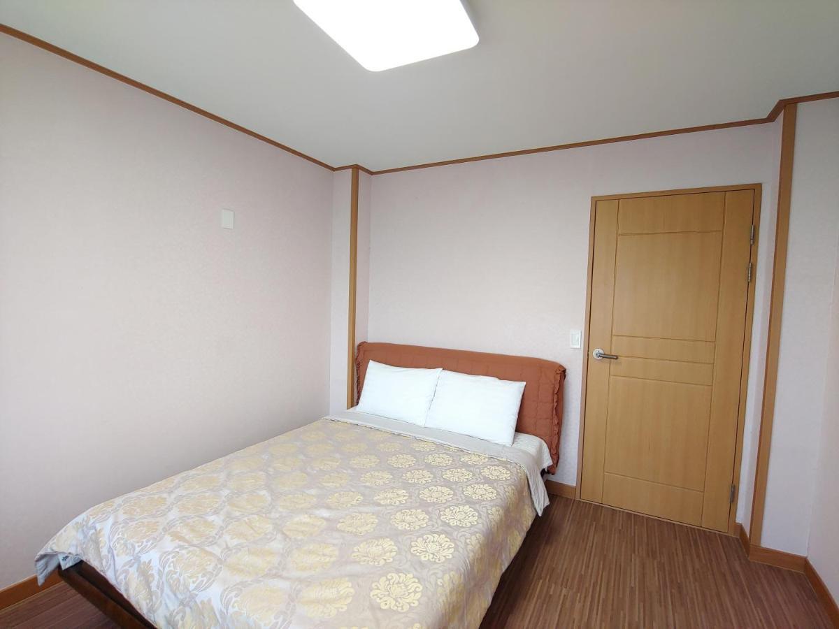 Gyulhouse Pension Сеогвипо Екстериор снимка