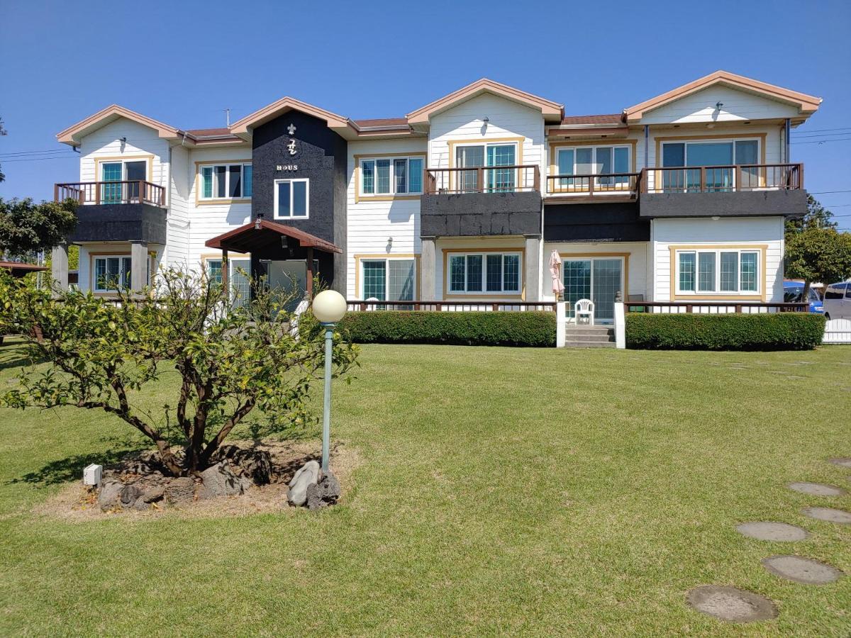 Gyulhouse Pension Сеогвипо Екстериор снимка