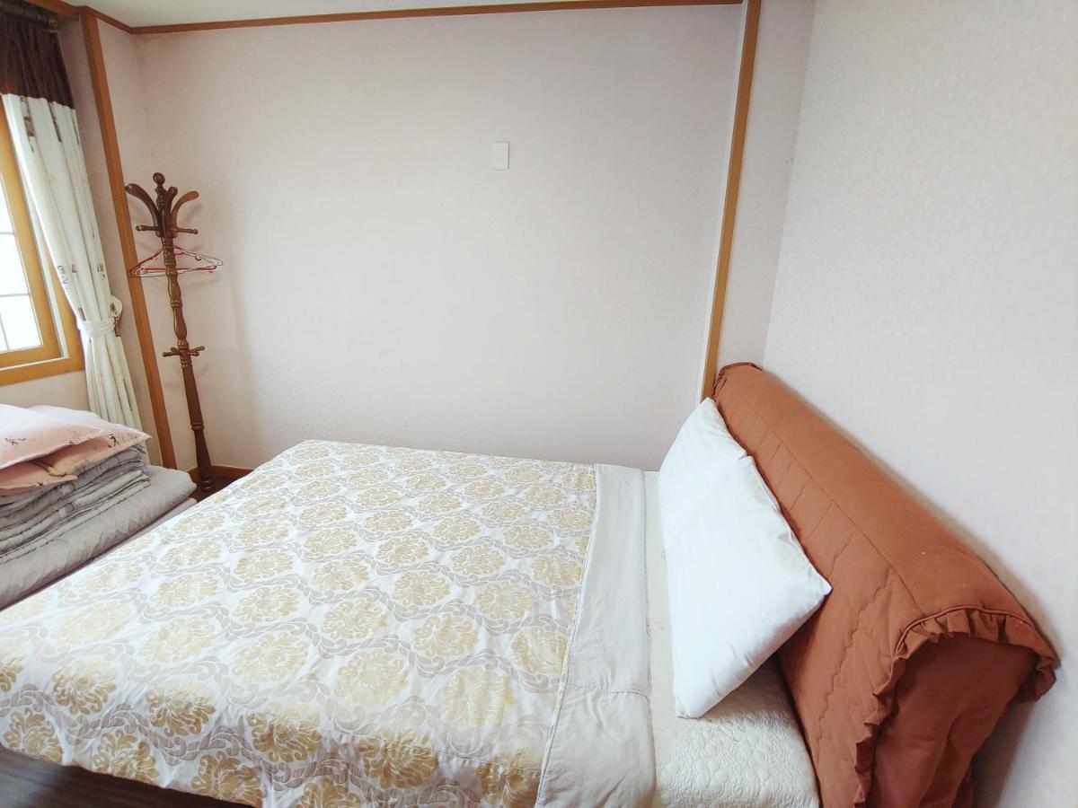 Gyulhouse Pension Сеогвипо Екстериор снимка
