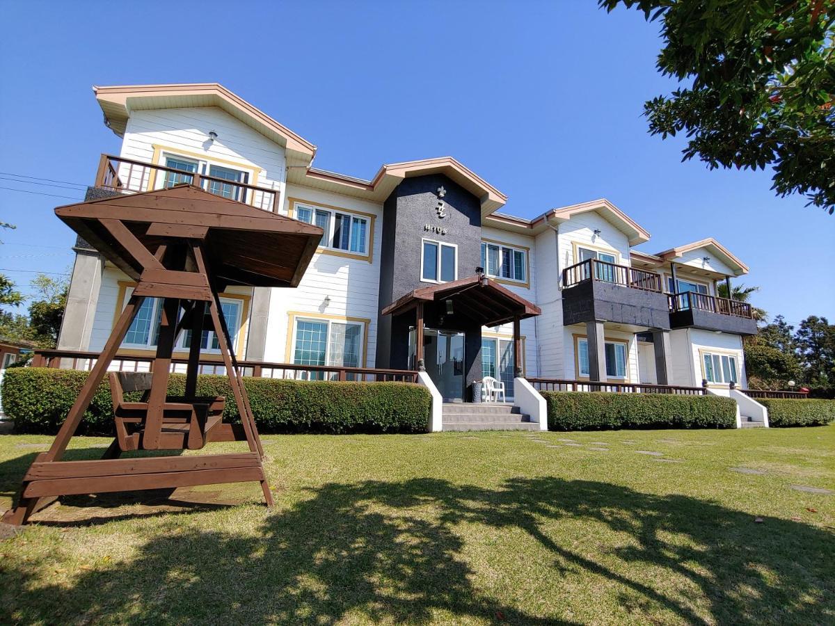 Gyulhouse Pension Сеогвипо Екстериор снимка