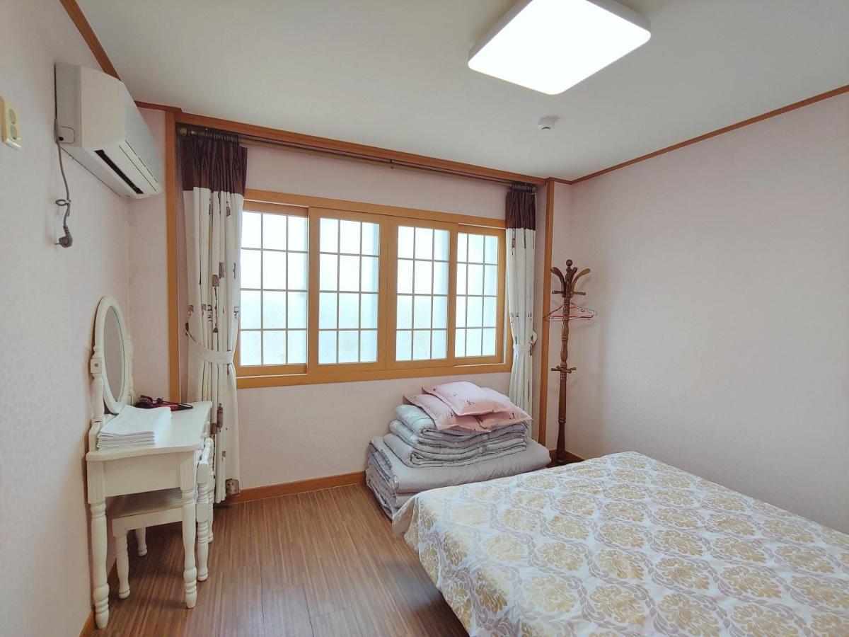 Gyulhouse Pension Сеогвипо Екстериор снимка