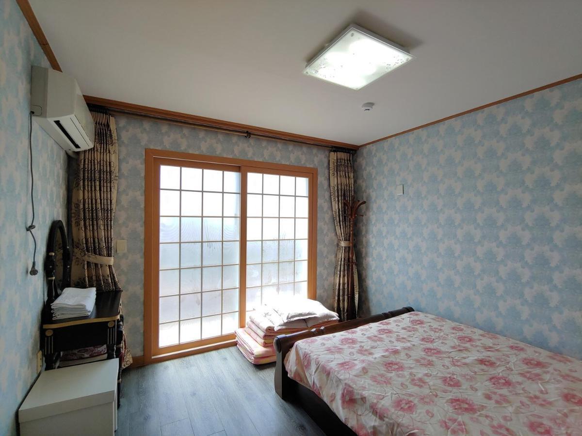 Gyulhouse Pension Сеогвипо Екстериор снимка